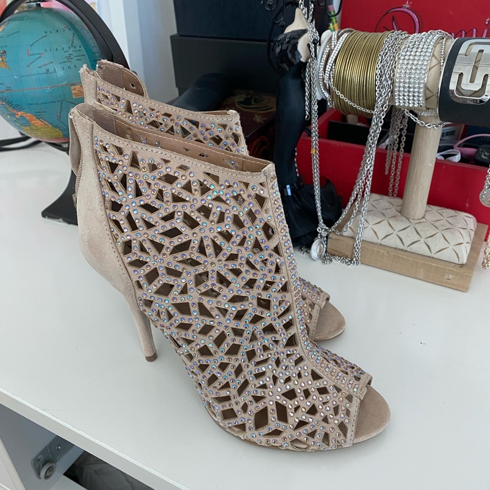 Sandals - Picture 2 of 3